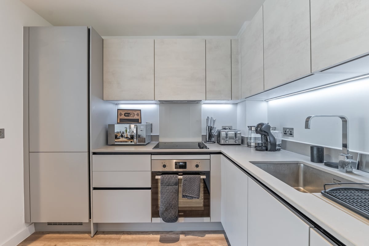 Aspire Apartment in Slough — photograph 15