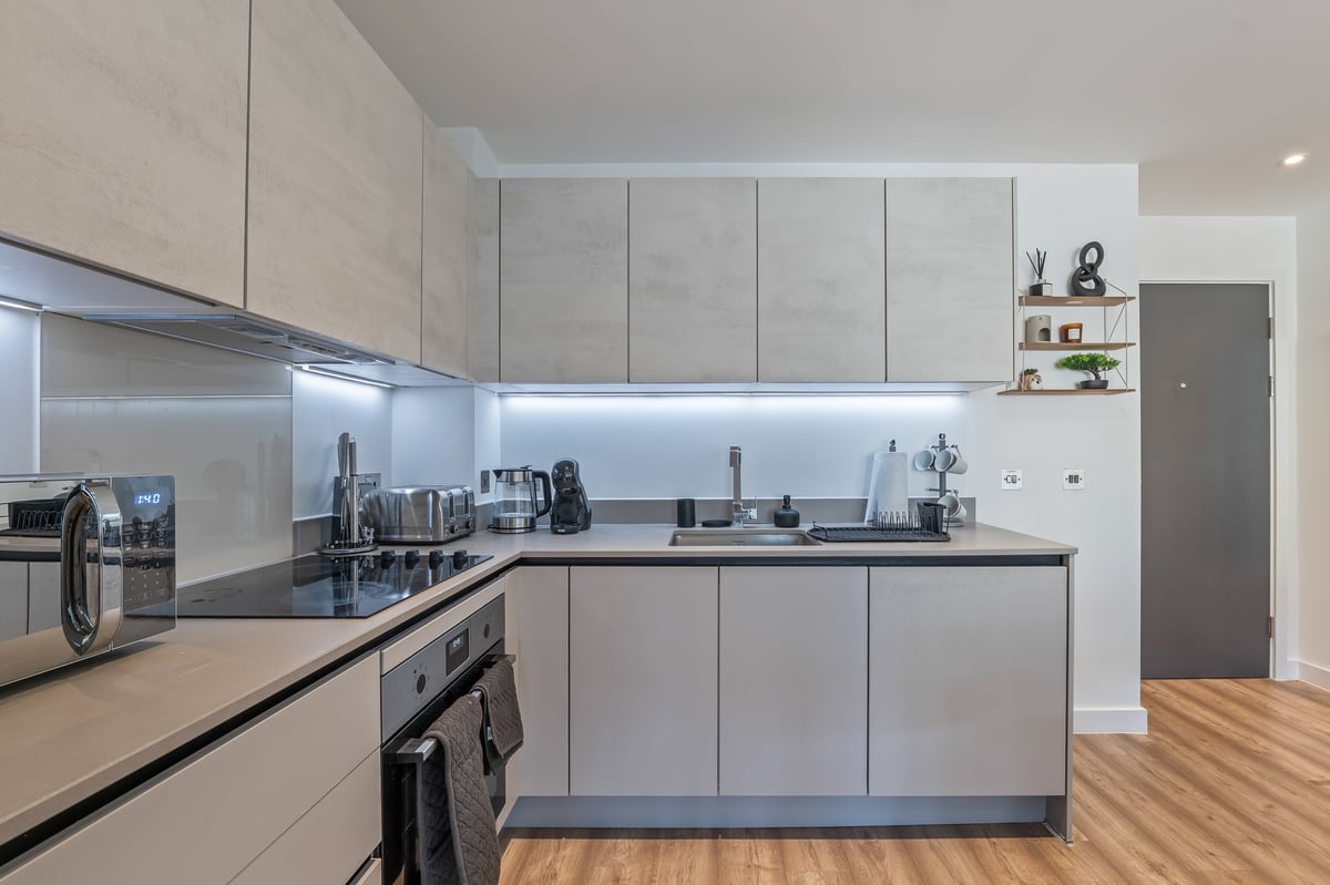 Aspire Apartment in Slough — photograph 2