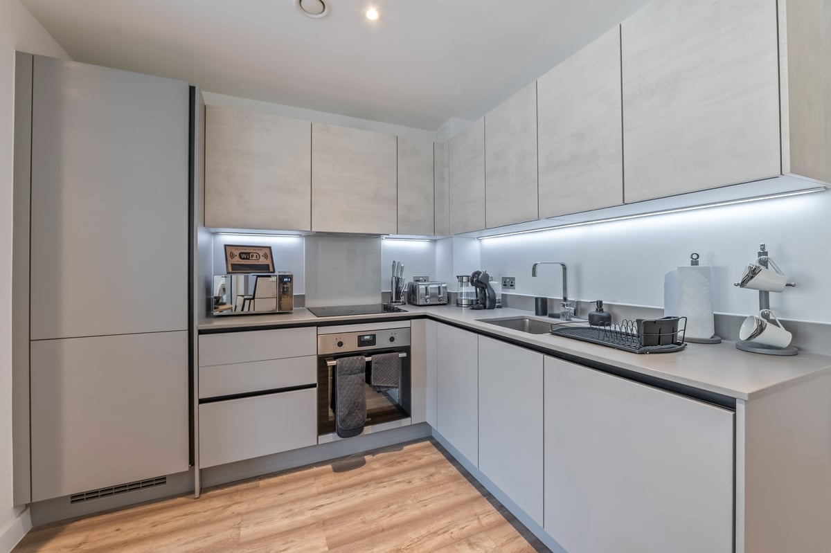 Aspire Apartment in Slough — photograph 14