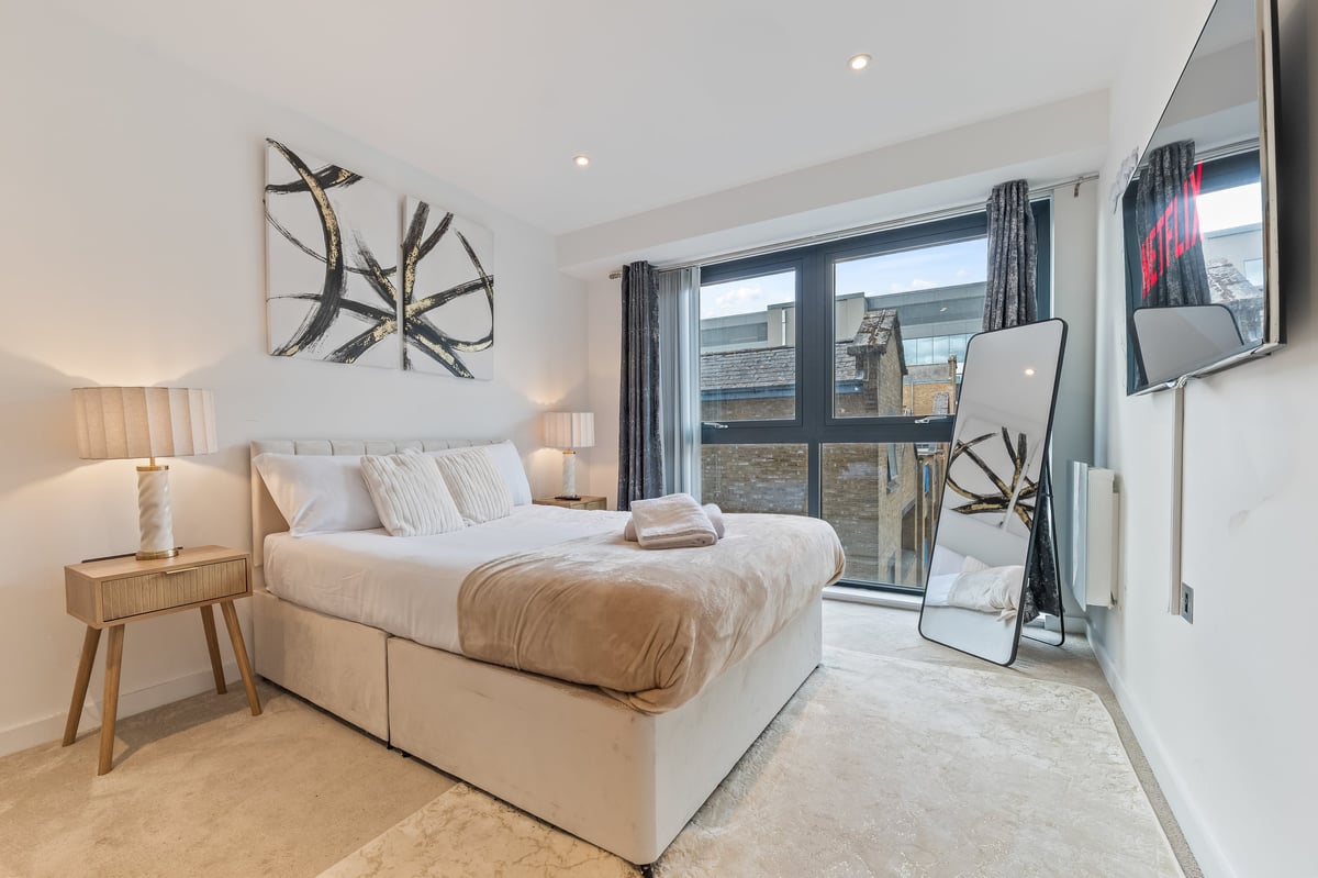 Aspire Apartment in Slough — photograph 3