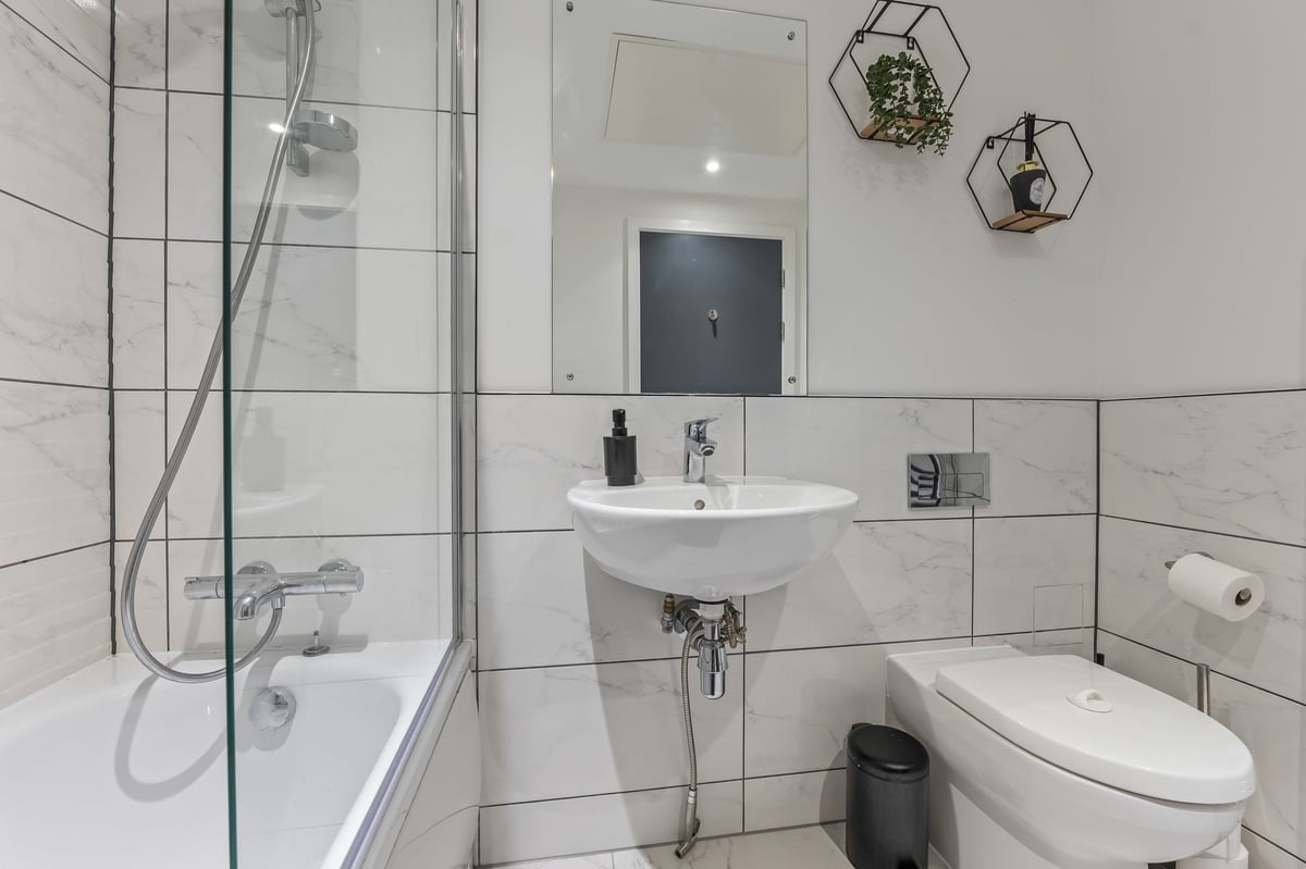 Aspire Apartment in Slough — photograph 19